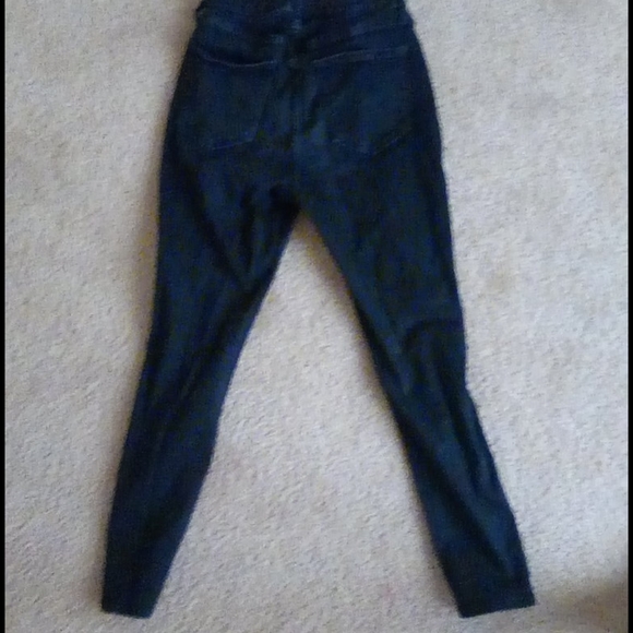 Forever 21-High Waisted-Black Ripped Jeans - Picture 5 of 6